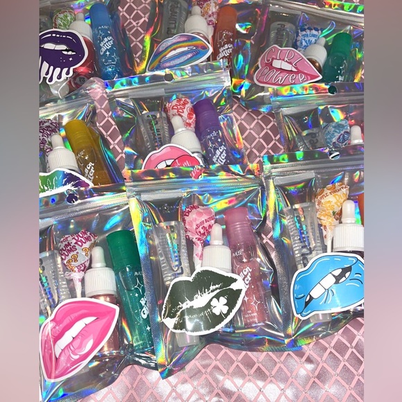 These are are mystery makeup bundles ๐ - Picture 1 of 6